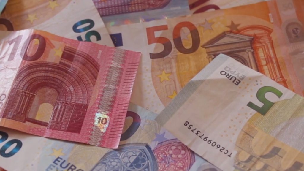 Еврото и ипотеките: Край на притесненията за такси, лихвите остават стабилни поне година-две