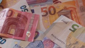 Еврото и ипотеките: Край на притесненията за такси, лихвите остават стабилни поне година-две