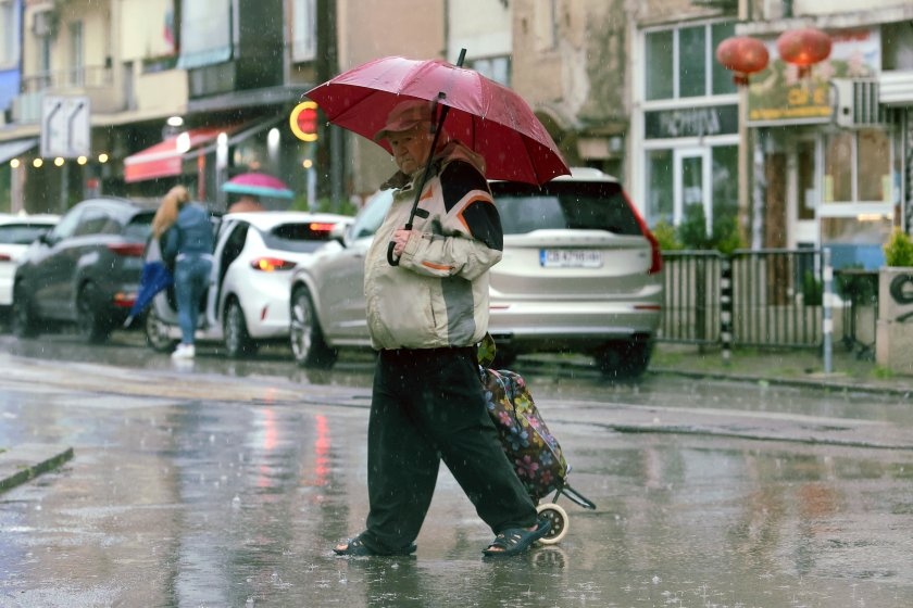 Кабинетът одобри коледни добавки за пенсионери и 27 млн. лв. за „Напоителни системи“