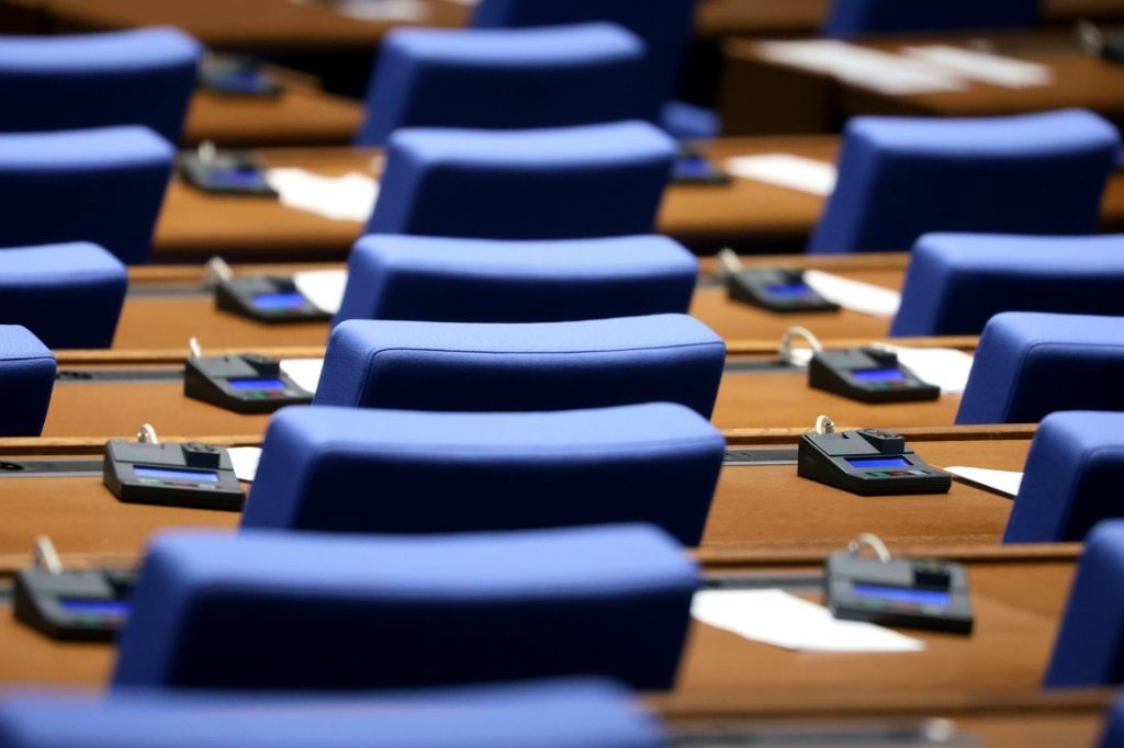 Парламентът гласува ключови промени: Задължителен служител по почтеността в държавните фирми