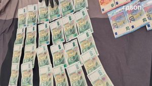 Над 110 000 лева и юбилейни монети открити в дома на митнически инспектор в Драгоман