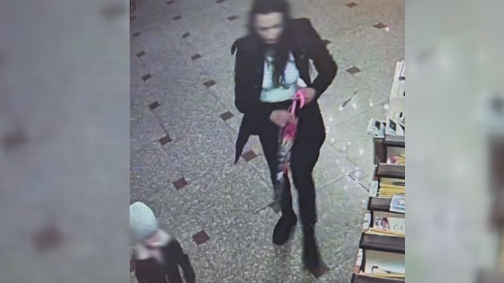 Жена обра касата на църква в Русе пред очите на детето си, полицията я разкри