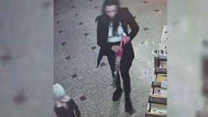 Жена обра касата на църква в Русе пред очите на детето си, полицията я разкри