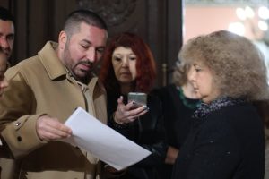„Народът ви презира“: Бащата на Сияна поиска оставката на Галина Захарова с 22 000 подписа