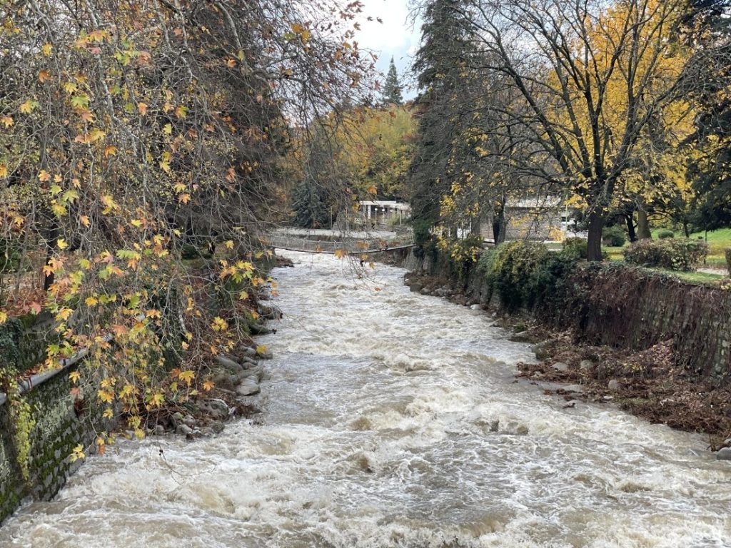 Наводнения в Сандански и Петрич: Улици и мазета под вода, община Петрич обявява бедствено положение