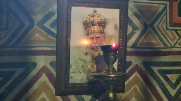 13 години от кончината: Патриарх Даниил възглави панихида за патриарх Максим в Троянския манастир 13 години от кончината: Патриарх Даниил възглави панихида за патриарх Максим в Троянския манастир