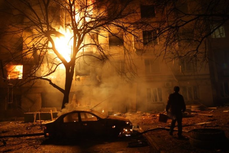 Нови удари по Киев: Един загинал, 11 ранени на фона на преговори за мир Нови удари по Киев: Един загинал, 11 ранени на фона на преговори за мир
