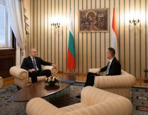 Радев и Сиярто обсъдиха мира и енергийната сигурност на необявена среща в София