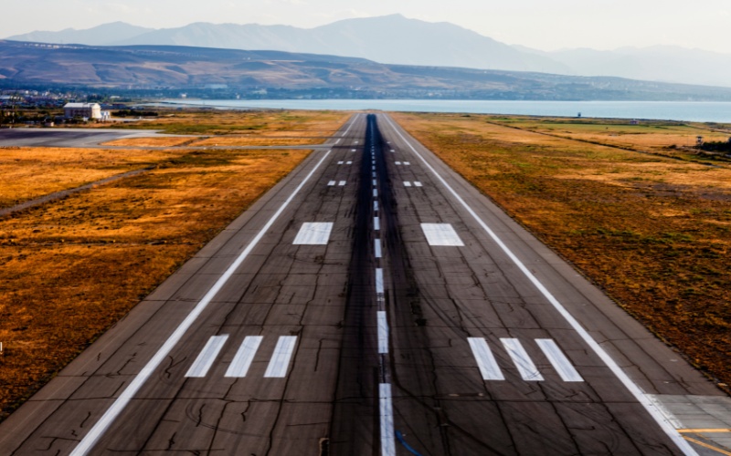 Криза във въздушния трафик на САЩ: Хиляди полети закъсняват, диспечери не се явяват на работа