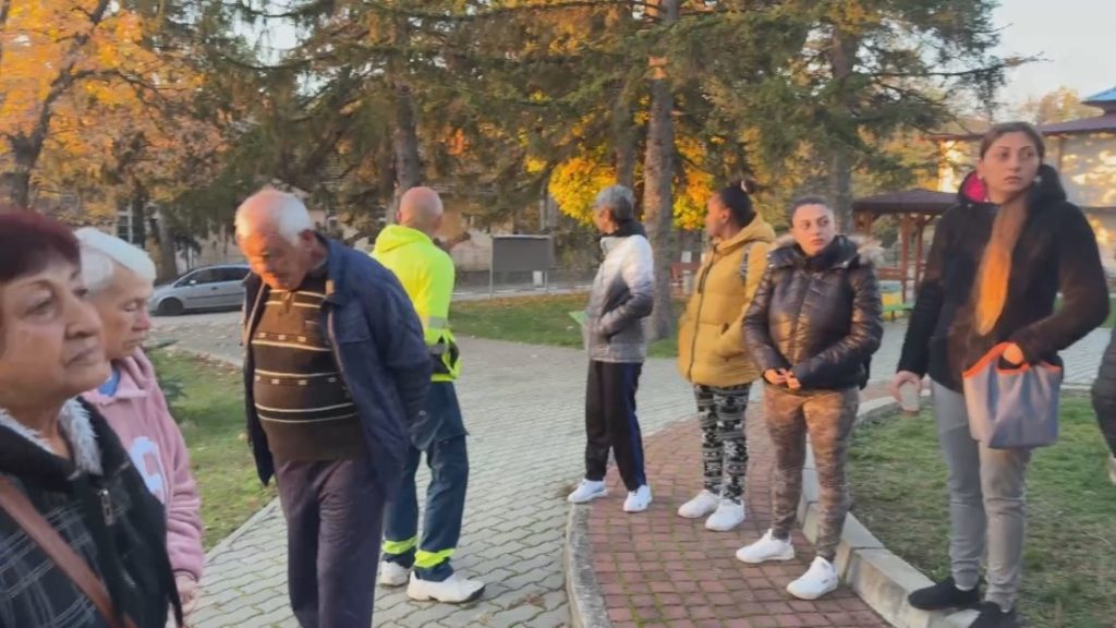 От безводие към потоп: Огромен теч тормози село Димча, водата продължава да изтича от седмици