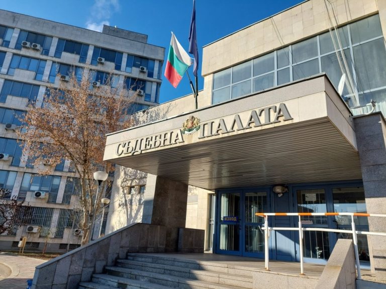 Започна делото срещу Марин Добрев в Добрич: Обвинен в убийство, опит за убийство и нанасяне на телесна повреда с нож Започна делото срещу Марин Добрев в Добрич: Обвинен в убийство, опит за убийство и нанасяне на телесна повреда с нож