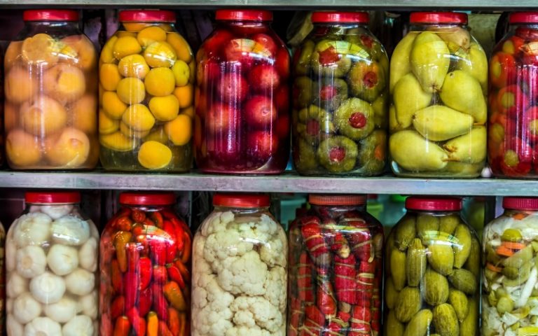 Сезонът на туршиите в разгара си: Цените на зелето падат до 1 лев на килограм Сезонът на туршиите в разгара си: Цените на зелето падат до 1 лев на килограм