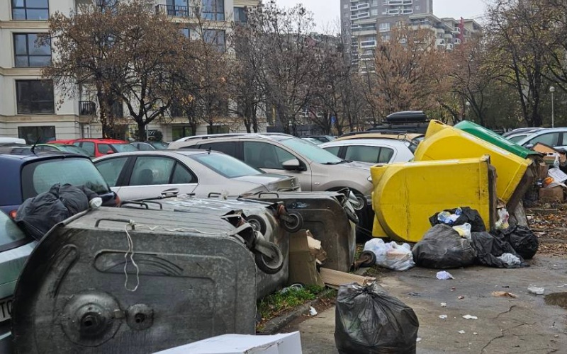 Вандали потрошиха коли в „Христо Смирненски“, труп на жена допълнително нажежи обстановката