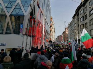 Съдът върна на прокуратурата делото срещу привърженици на „Възраждане“ за погрома над сградата на ЕК