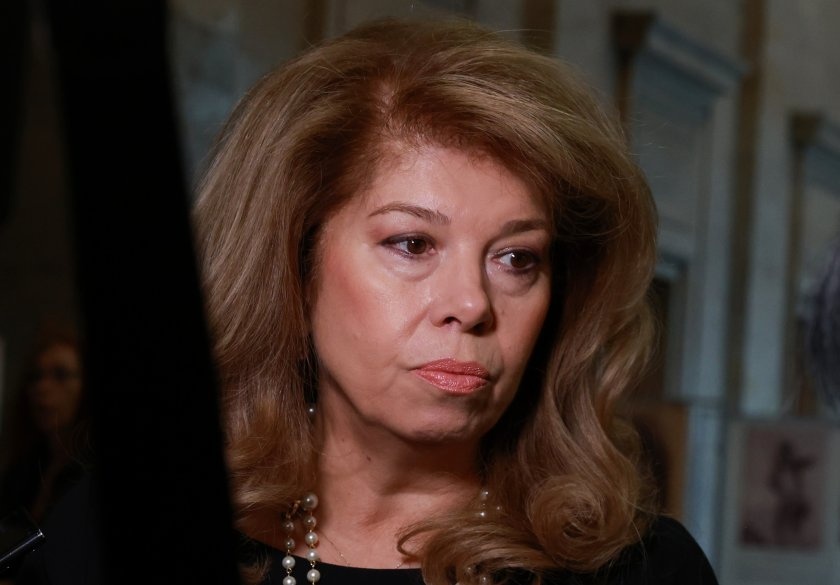 Йотова: Бюджетът е приет без диалог, крие по-голям дефицит и обслужва политически интереси