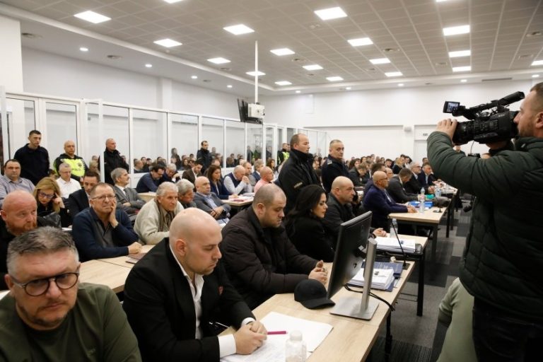 Делото за трагедията в Кочани продължава: Нови обвинения и корупционни схеми Делото за трагедията в Кочани продължава: Нови обвинения и корупционни схеми