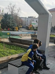 Първата соларна пейка в Карнобат: От иновация до демонтаж