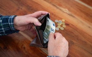 Много пенсионери не са виждали евро, полицията обучава за защита от измами