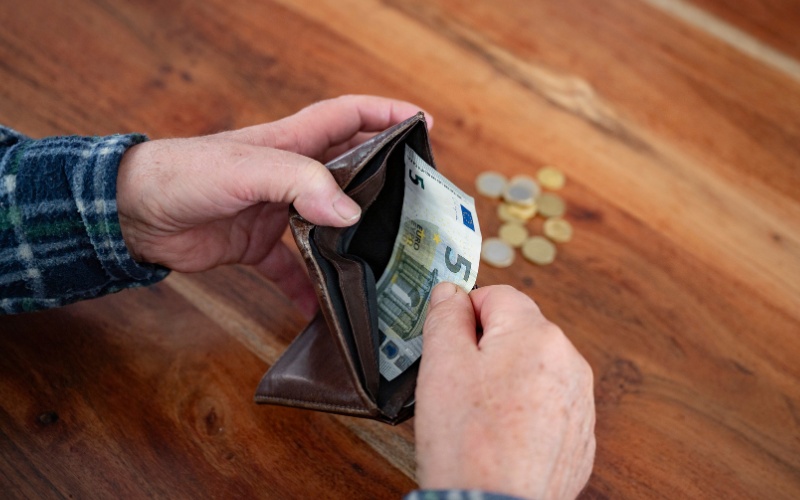 Много пенсионери не са виждали евро, полицията обучава за защита от измами