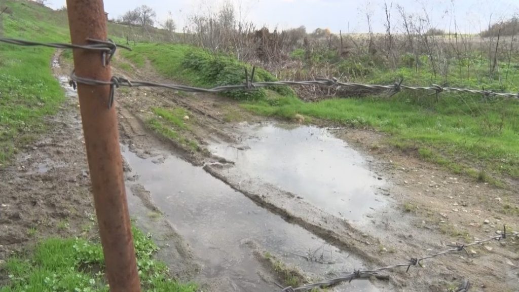 Напрежение в село Елена: Жители на протест заради отрязан достъп до водоеми