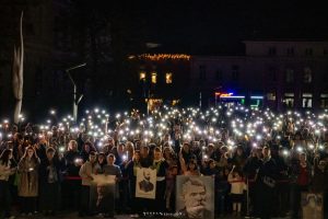 Враца озарена: Хиляди преподаватели и граждани се включиха във факелното шествие за Деня на народните будители Враца озарена: Хиляди преподаватели и граждани се включиха във факелното шествие за Деня на народните будители