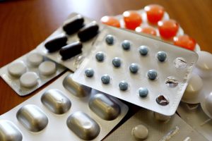 Чудотворни формули или режисирана реклама: Какво се крие зад онлайн хранителните добавки и има ли достатъчно регулация?