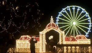 Светлинна феерия в Унгария: 130 LED инсталации преобразяват кралския дворец Гьодьольо