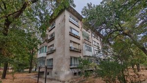 Патрули охраняват евакуирания блок в „Хаджи Димитър“, жителите настояват за протокол за имуществото