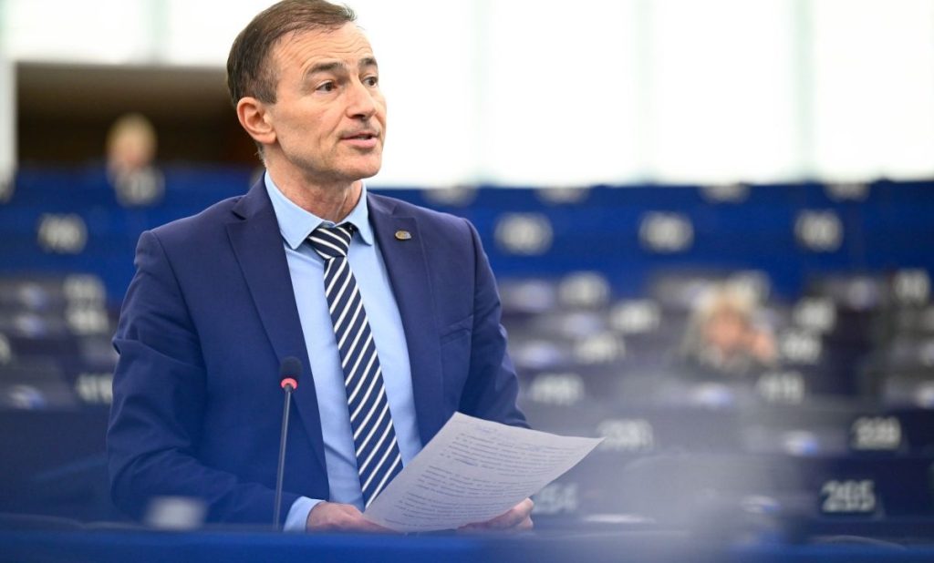 ЕНП настоява за „амбициозен и смел“ Европейски щит на демокрацията срещу руското влияние