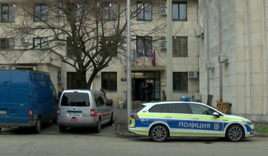 ГДБОП разби схема за фалшиви документи в три града, задържаха и 16-годишен наркопласьор