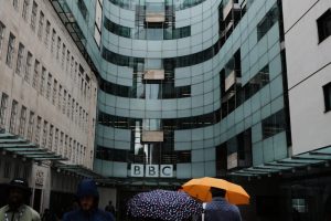Криза в BBC: Медията се извини на президентът Тръмп след оставки и иск за $1 милиард