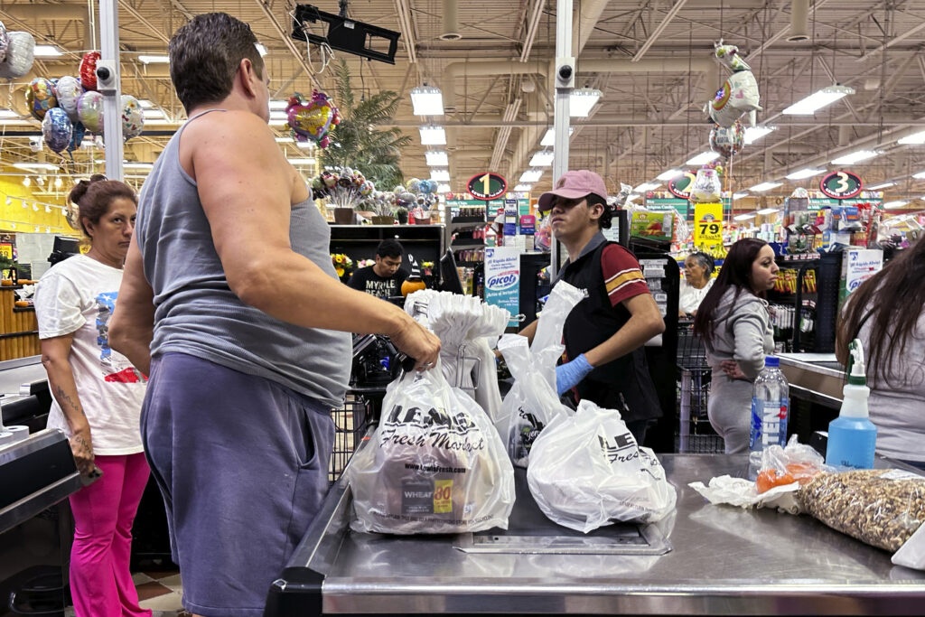 Бюджетна криза в САЩ: 42 милиона американци останаха без помощи за храна, удариха малкия бизнес