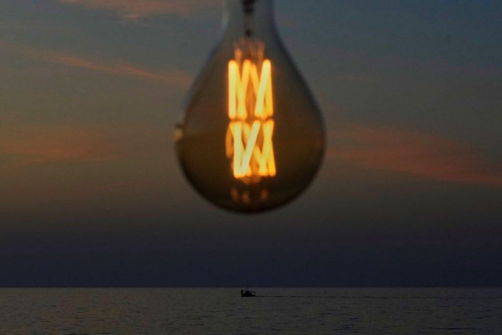 Иновация от Португалия: „Умна“ лампа засича епилептични пристъпи с над 99% точност