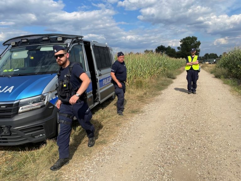 Полша изгражда нова 4-метрова ограда на границата с Беларус заради хибридни заплахи Полша изгражда нова 4-метрова ограда на границата с Беларус заради хибридни заплахи