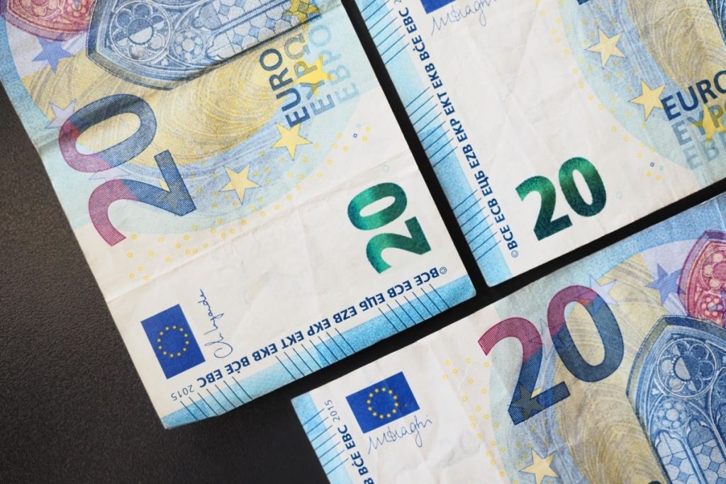 Как да се разделим със стотинките: Съвети преди въвеждането на еврото и тарифите на БНБ