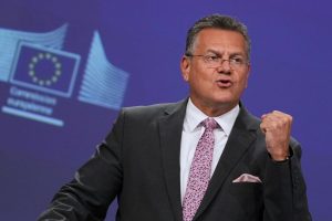 Еврокомисар Шефчович: Чиповете са оръжие, Европа се нуждае от спешна диверсификация и запаси