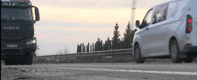 Трима загинаха в челен сблъсък край Пловдив, шофьорът на ТИР-а е обвинен Трима загинаха в челен сблъсък край Пловдив, шофьорът на ТИР-а е обвинен