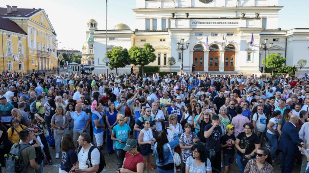 Мащабен протест срещу Бюджет 2026: ПП-ДБ, „Възраждане“ и бизнесът се обединяват
