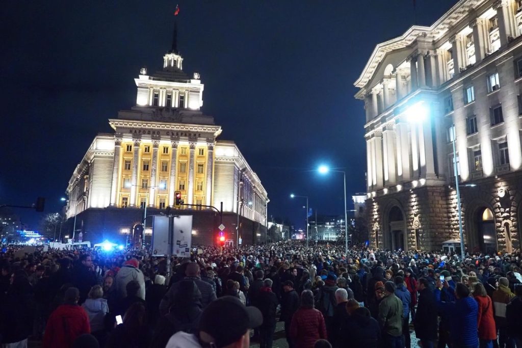 Напрежение в "Триъгълника на властта": Протест срещу Бюджет 2026 и увеличени осигуровки