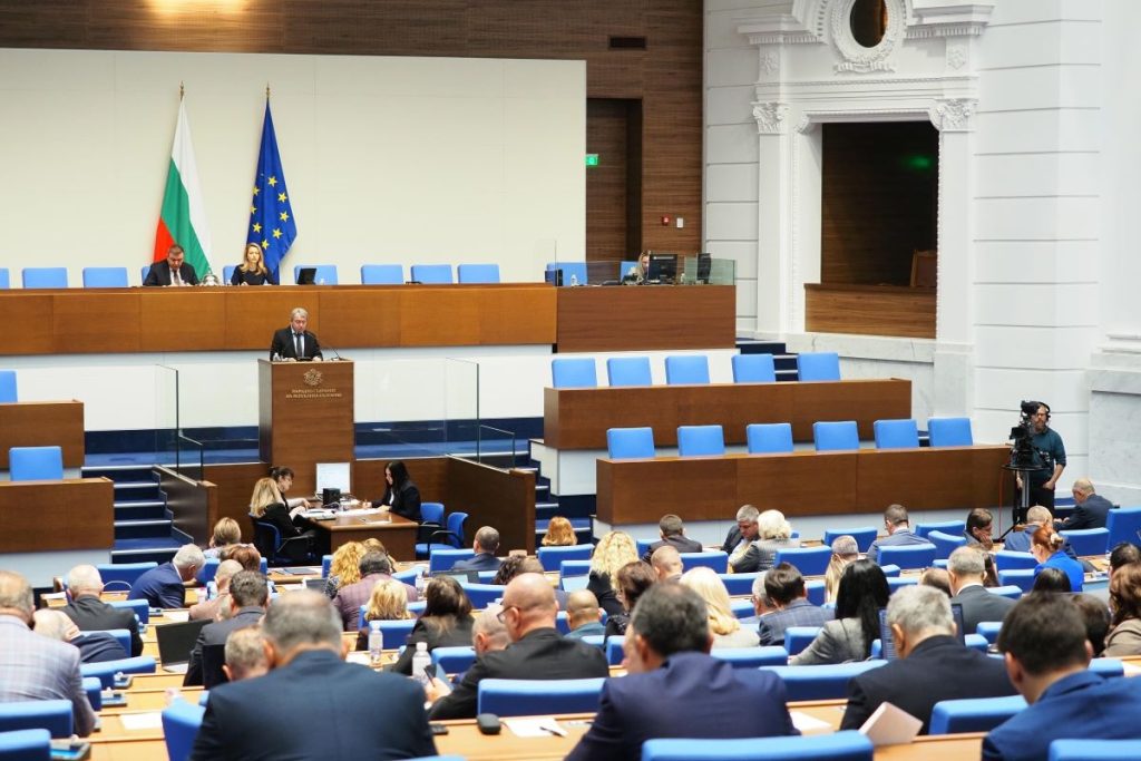 Няма кворум: Парламентът не успя да стартира работа