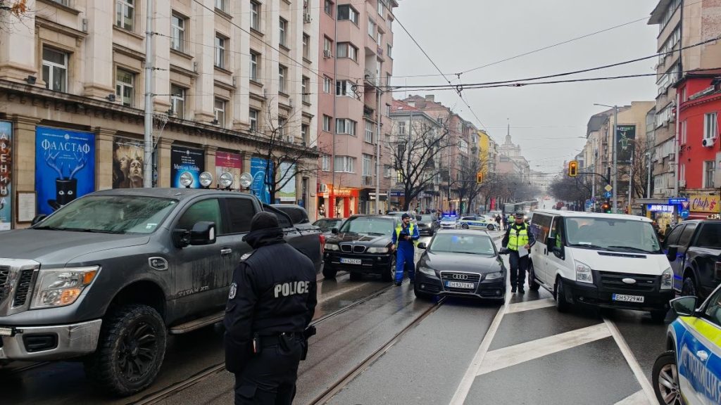 Протест на „Величие“ блокира парламента, автомобили бяха репатрирани