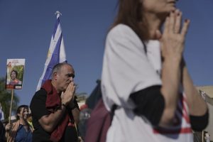 Роднини на заложници настояват Хамас да върне телата на загинали