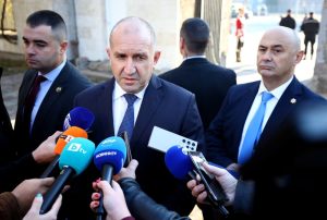 Радев: Задлъжняването е факт и ще го плащаме всички българи; дефицитът е доста над 3% Радев: Задлъжняването е факт и ще го плащаме всички българи; дефицитът е доста над 3%