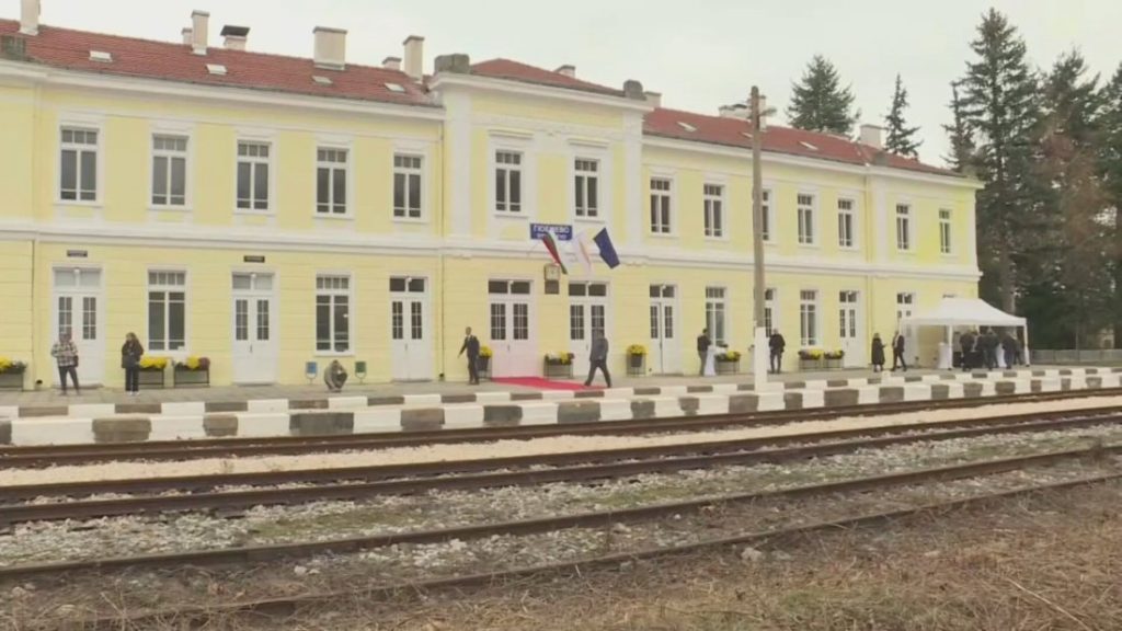 След повече от век закъснение: България и Северна Македония подписаха ключово споразумение за жп връзка по Коридор VIII