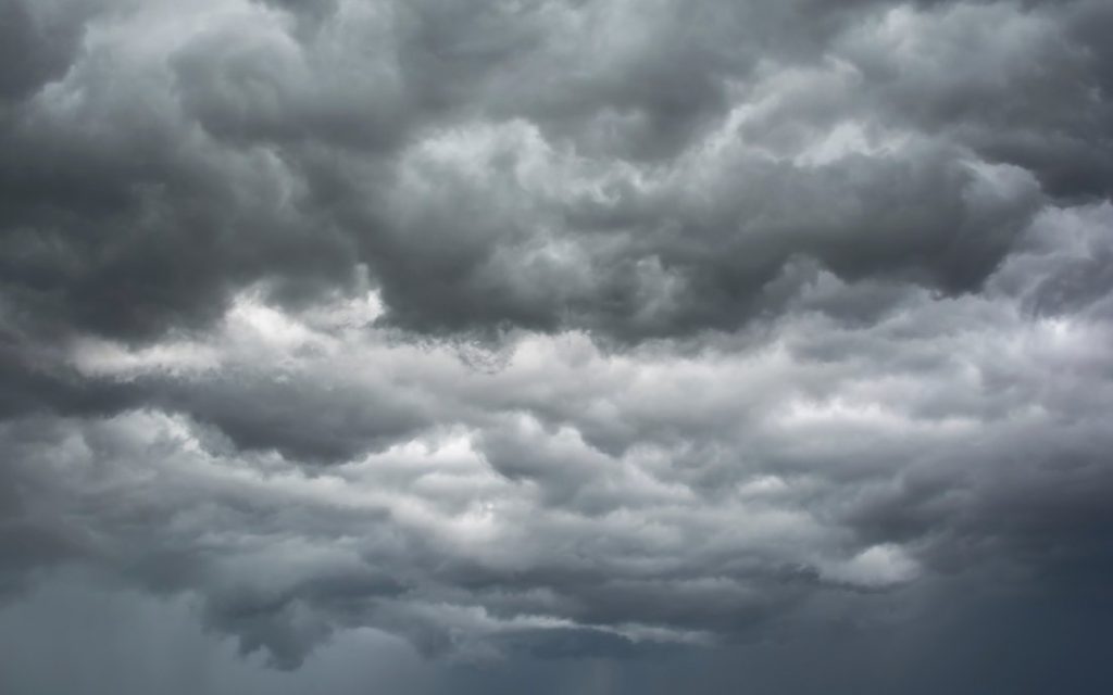 Облачно и мъгливо начало на седмицата: Дъжд в Източна България и очаквано рязко застудяване около 17 ноември