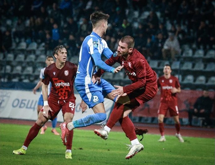 „Дунав“ Русе е лидер във Втора лига след 15-ия кръг, „Миньор“ с треньорска рокада