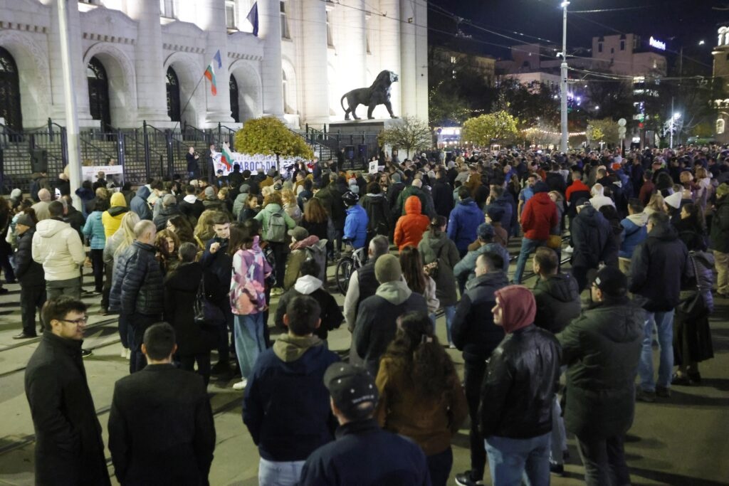 „САРАФOFF! Свобода и справедливост!“: Нов мащабен протест пред Съдебната палата с искане за оставки и реформи