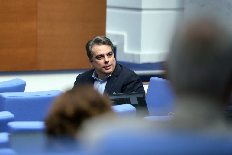 Асен Василев: Назначаването на Румен Спецов за особен управител на „Лукойл“ е „доста лоша шега“ Асен Василев: Назначаването на Румен Спецов за особен управител на „Лукойл“ е „доста лоша шега“