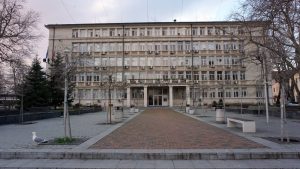 Служител на ареста във Варна остава зад решетките заради подкуп от 2000 лева