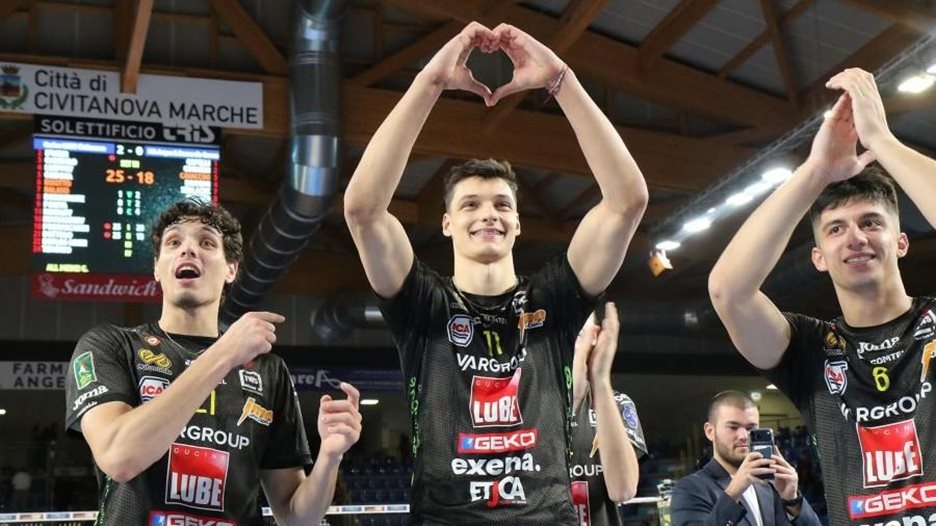 Алекс Николов отпразнува 22-рия си рожден ден с 15 точки и ключова победа за "Лубе"